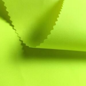 Tissu polyester teint dans la masse pour tentes